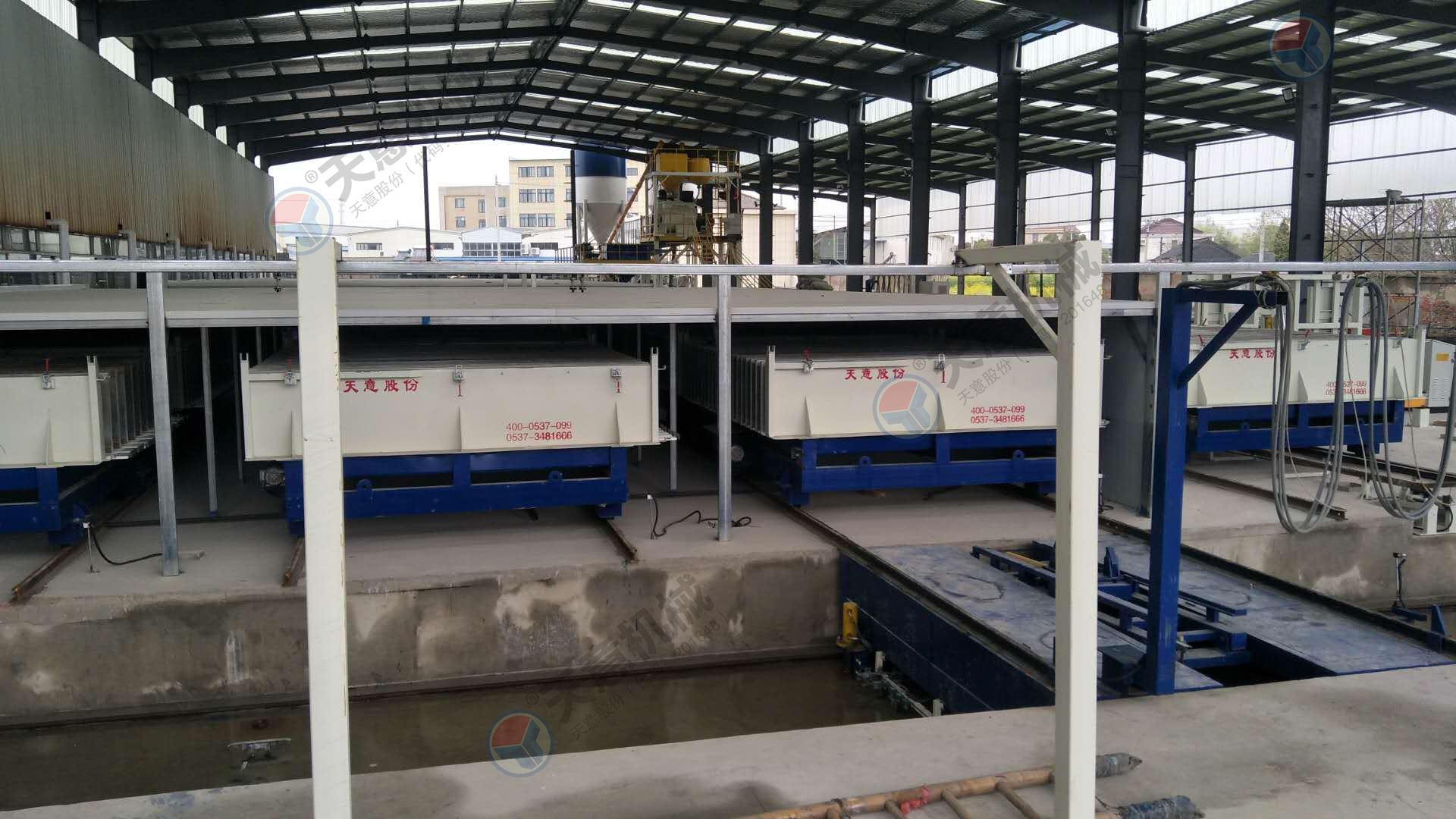 相對于傳統(tǒng)墻板機(jī)設(shè)備，新型墻板機(jī)有點(diǎn)更多