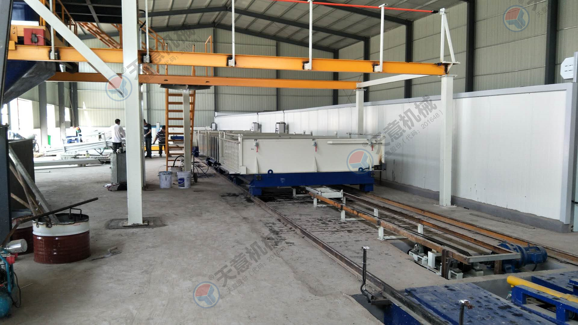 輕質(zhì)隔墻板設(shè)備自動化程度高，產(chǎn)量大